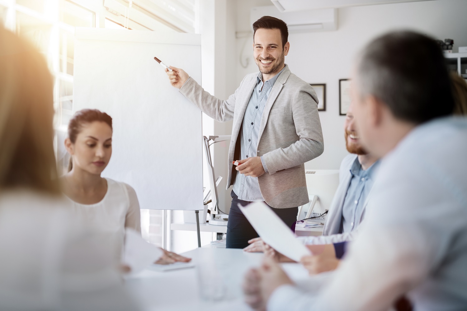 Grafik für -„IHR AUFTRITT BITTE!“ - DENKANSTÖßE FÜR MEHR AUTHENTIZITÄT IM BUSINESS